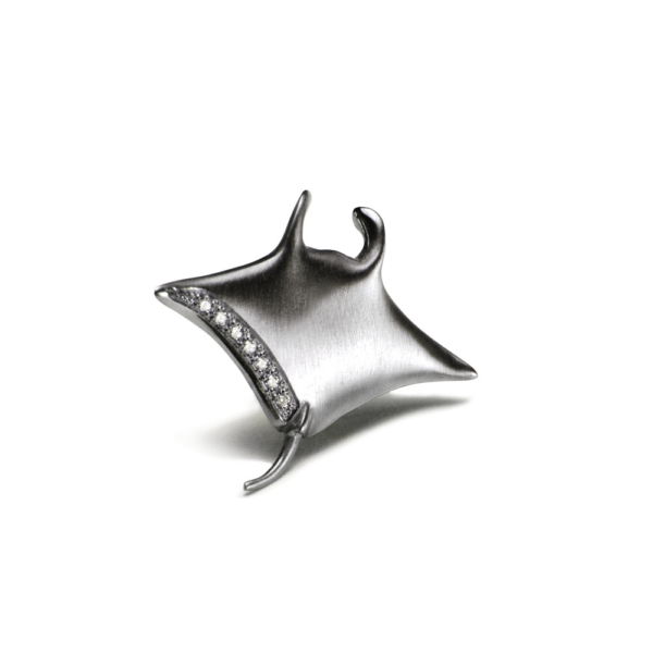 Manta with stones