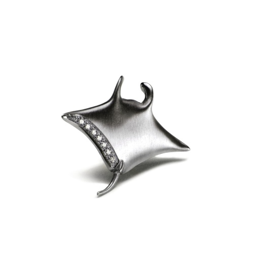 Manta with stones